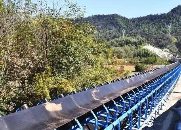 长距离皮带输送机