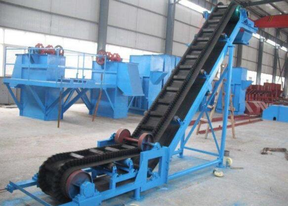 大倾角带式输送机